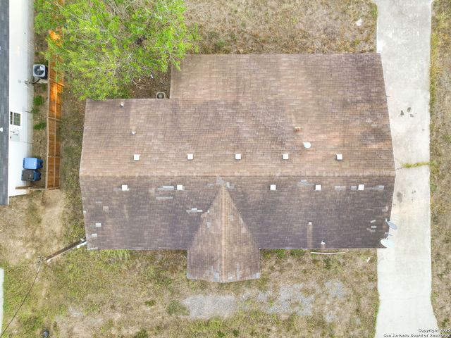 808 Uvalde St, Pleasanton, TX 78064