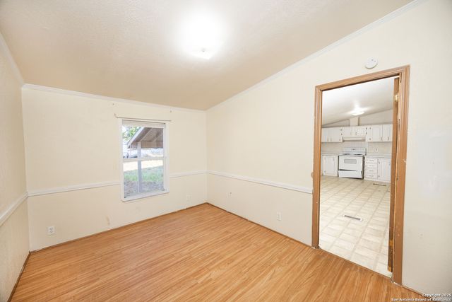 808 Uvalde St, Pleasanton, TX 78064