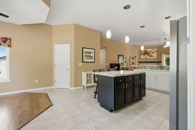 160 Starrville Lane, Reeds Spring, MO 65737