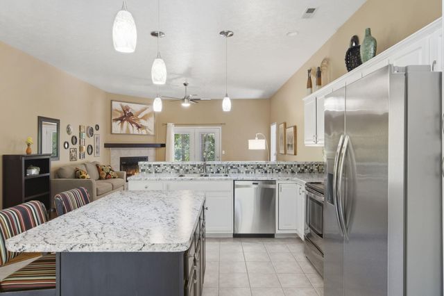 160 Starrville Lane, Reeds Spring, MO 65737