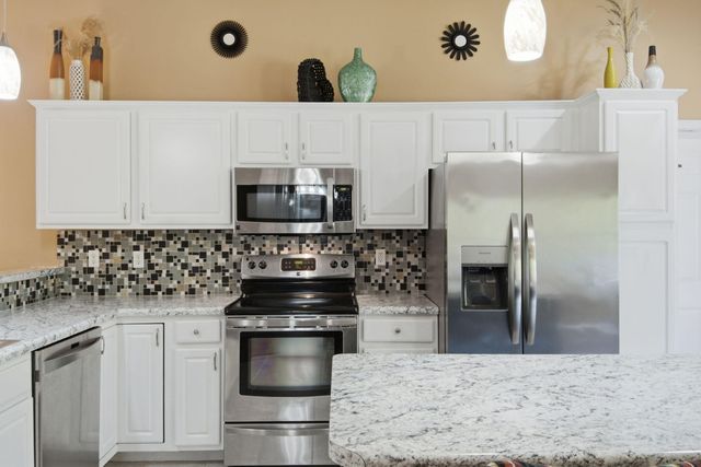 160 Starrville Lane, Reeds Spring, MO 65737