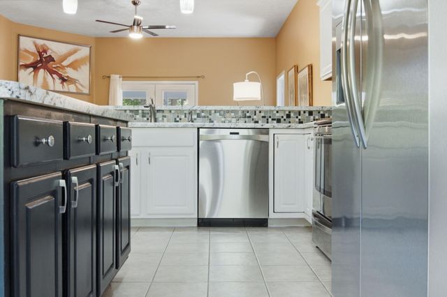160 Starrville Lane, Reeds Spring, MO 65737