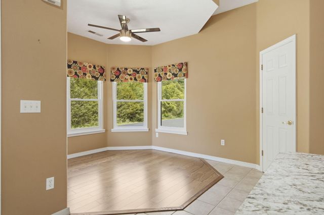 160 Starrville Lane, Reeds Spring, MO 65737