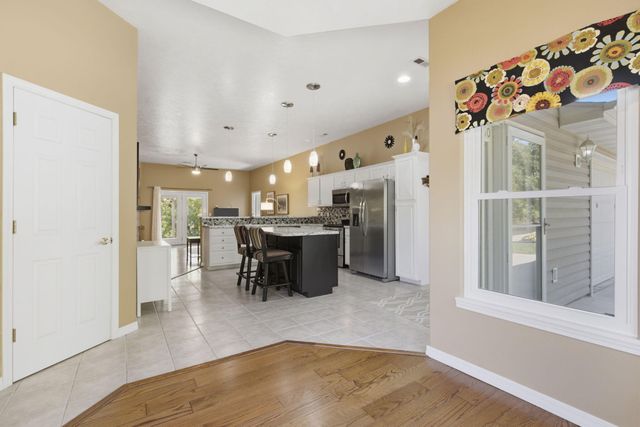 160 Starrville Lane, Reeds Spring, MO 65737