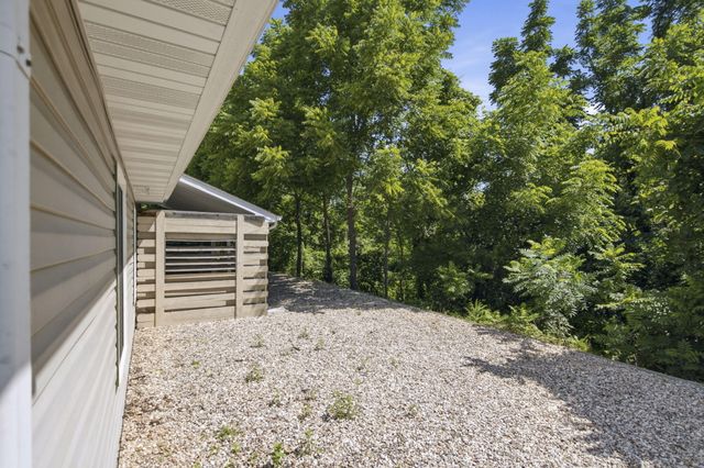 160 Starrville Lane, Reeds Spring, MO 65737