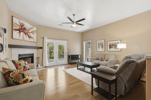 160 Starrville Lane, Reeds Spring, MO 65737