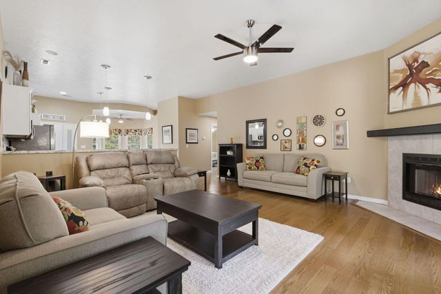 160 Starrville Lane, Reeds Spring, MO 65737