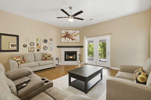 160 Starrville Lane, Reeds Spring, MO 65737