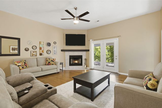 160 Starrville Lane, Reeds Spring, MO 65737