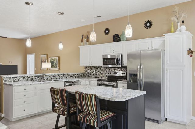 160 Starrville Lane, Reeds Spring, MO 65737