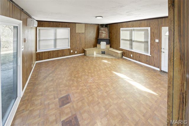 9950 Cambria Drive, Moline Acres, MO 63136