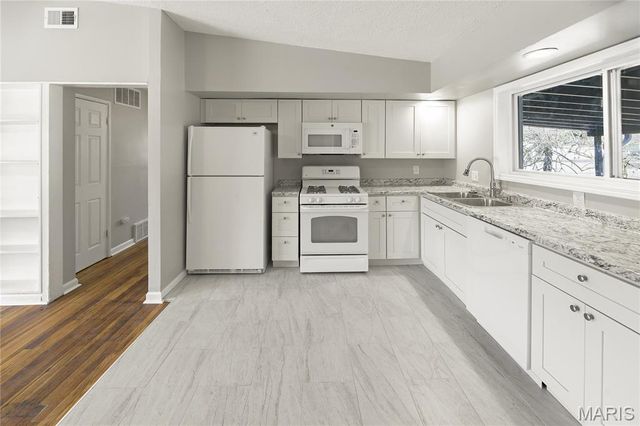 9950 Cambria Drive, Moline Acres, MO 63136