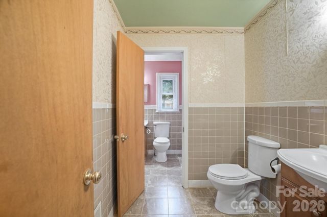 6239 Netherwood Drive, Charlotte, NC 28210