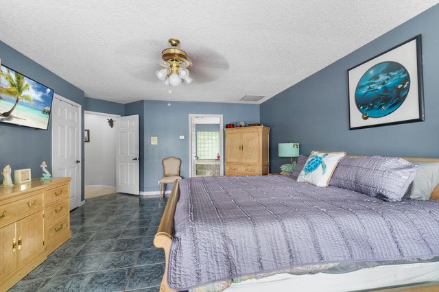 8862 Estate Drive, West Palm Beach, FL 33411