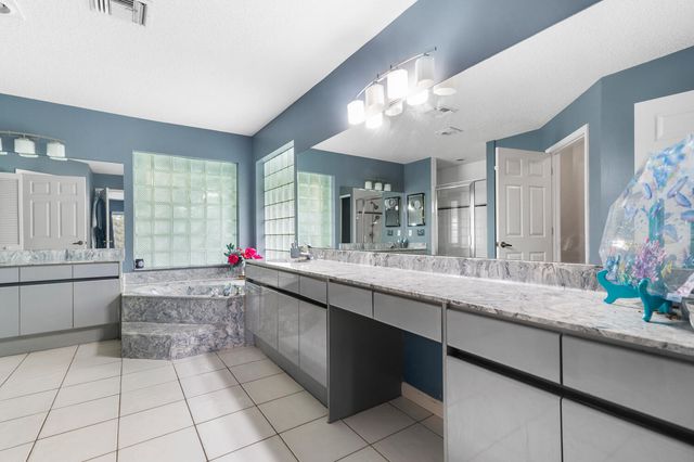 8862 Estate Drive, West Palm Beach, FL 33411