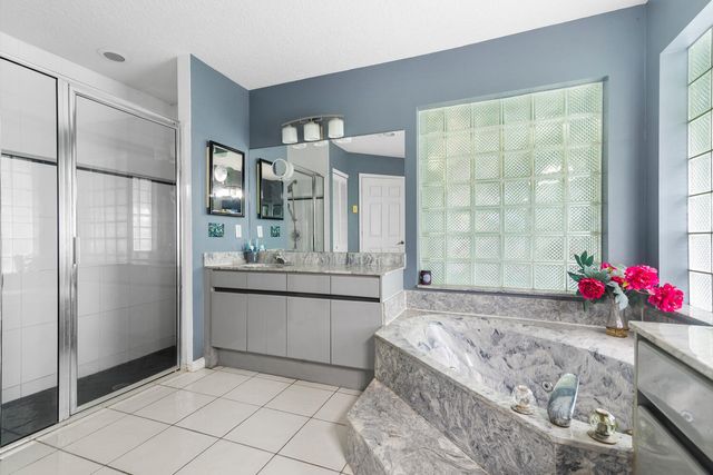 8862 Estate Drive, West Palm Beach, FL 33411