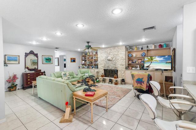 8862 Estate Drive, West Palm Beach, FL 33411