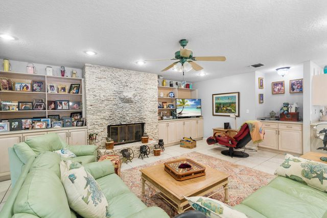 8862 Estate Drive, West Palm Beach, FL 33411