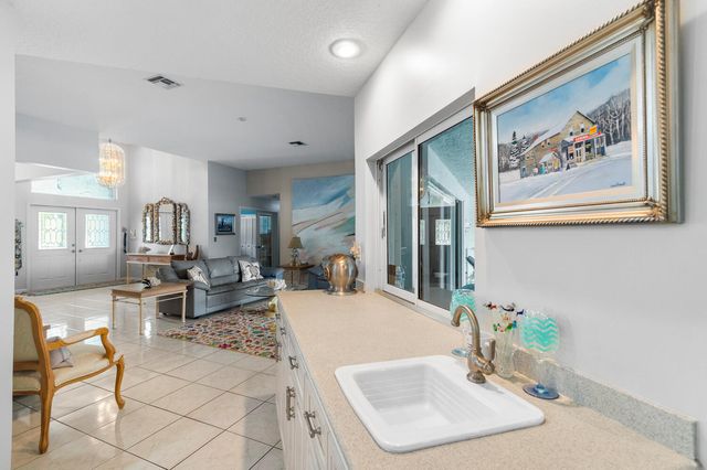 8862 Estate Drive, West Palm Beach, FL 33411