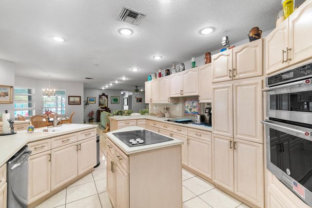 8862 Estate Drive, West Palm Beach, FL 33411