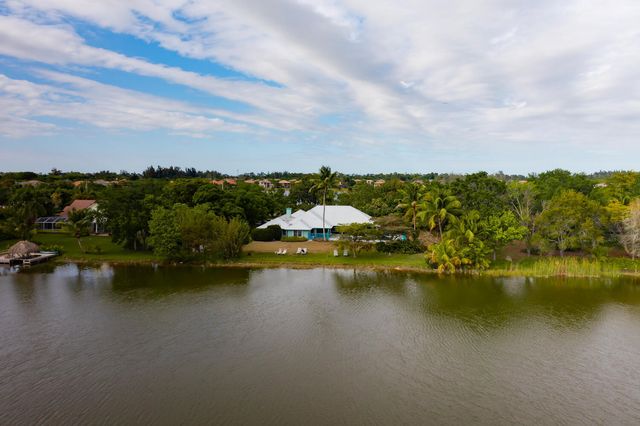 8862 Estate Drive, West Palm Beach, FL 33411