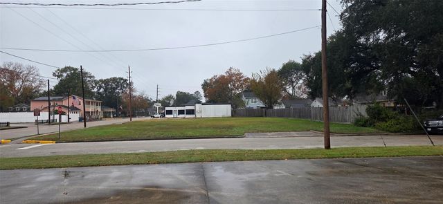 711 E Main Street, Humble, TX 77338