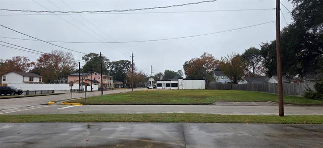 711 E Main Street, Humble, TX 77338