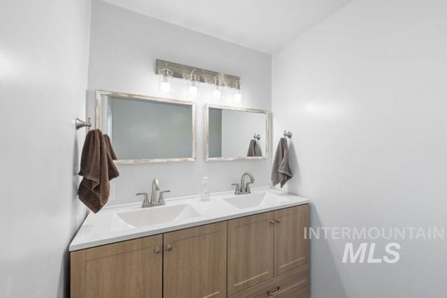 7236 Cherry Ln, Nampa, ID 83687