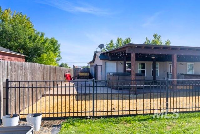 7236 Cherry Ln, Nampa, ID 83687