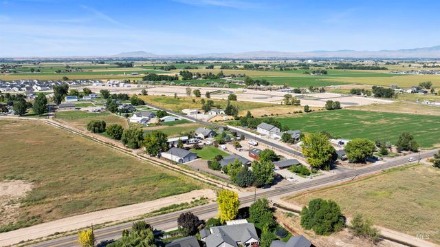 7236 Cherry Ln, Nampa, ID 83687