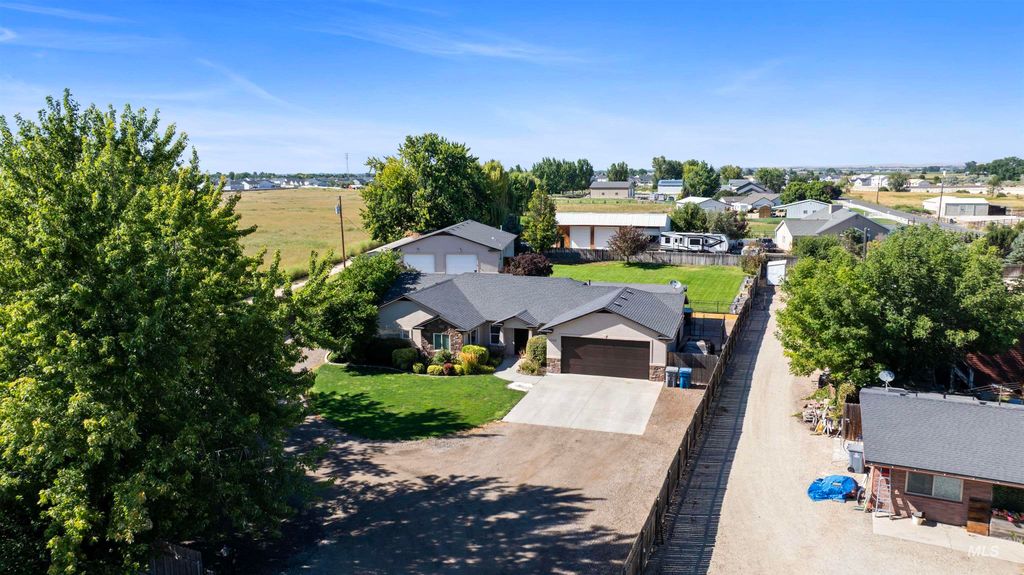 7236 Cherry Ln, Nampa, ID 83687