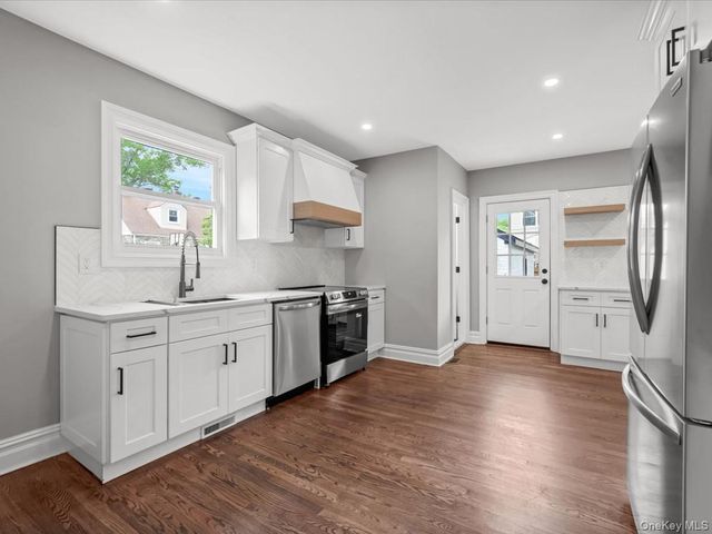 45 Edgewood Road, Rockville Centre, NY 11570