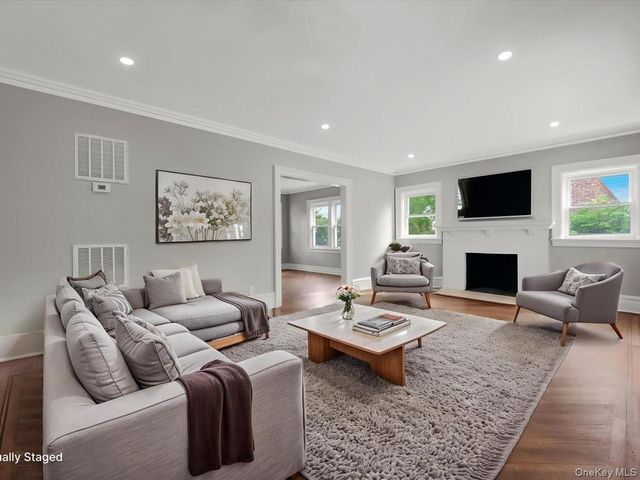 45 Edgewood Road, Rockville Centre, NY 11570