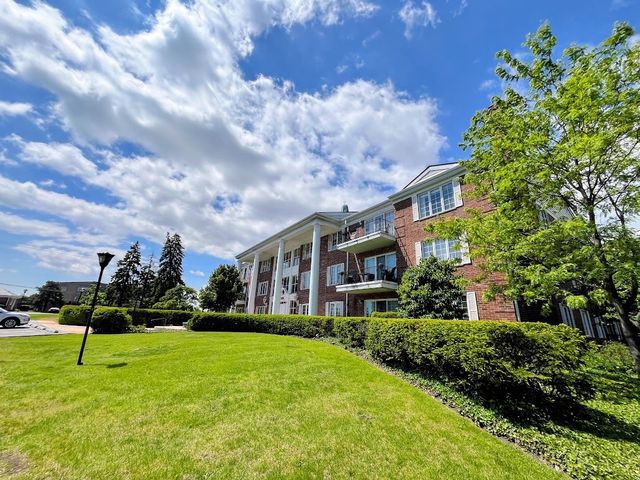 3439 VOLLMER Road 108, Flossmoor, IL 60422