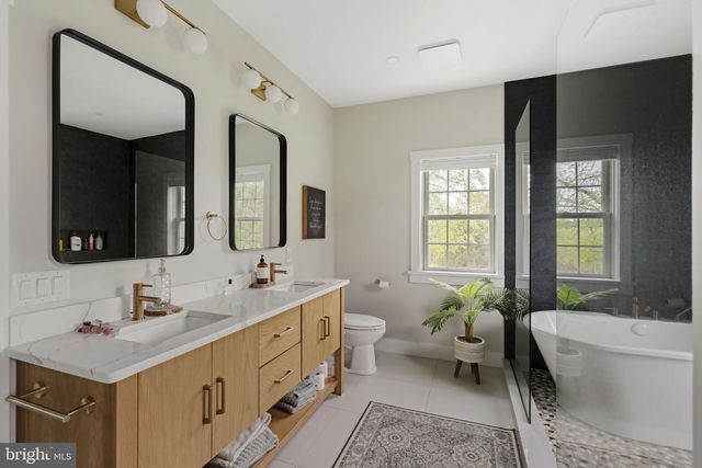 837 BALLSTOWN RD, Lititz, PA 17543