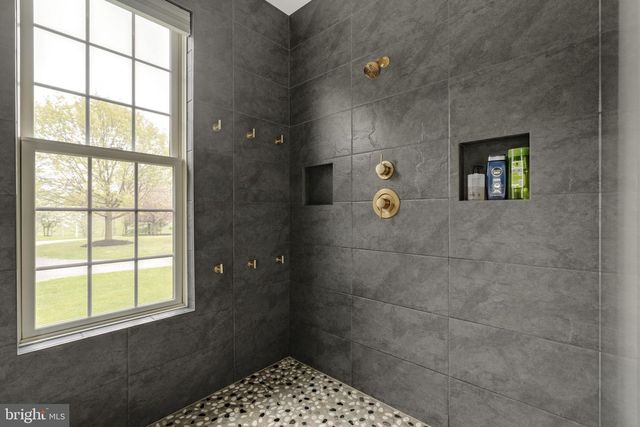 837 BALLSTOWN RD, Lititz, PA 17543