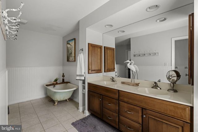 837 BALLSTOWN RD, Lititz, PA 17543