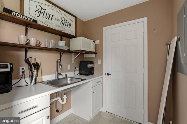837 BALLSTOWN RD, Lititz, PA 17543