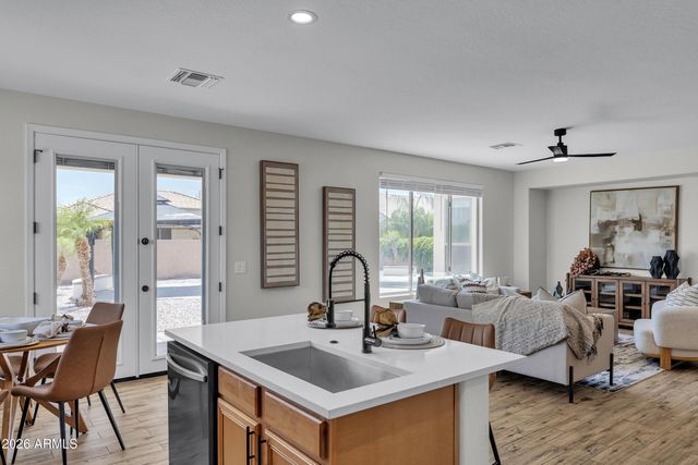 2951 E LINDRICK Drive, Chandler, AZ 85249