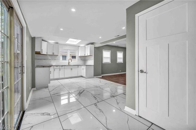 1812 Brevier Avenue, Cleveland, OH 44113