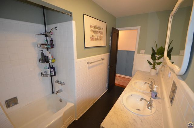 3513 SW York Way, Topeka, KS 66604