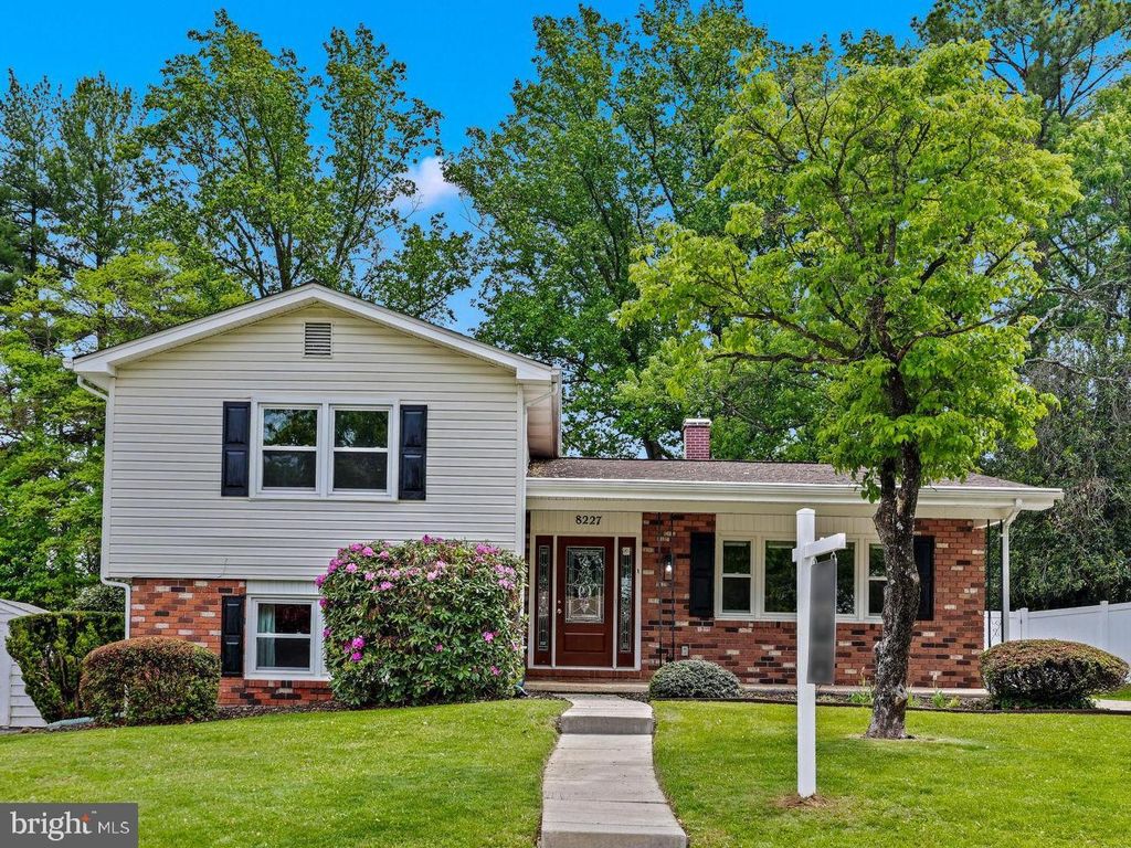 8227 BRATTLE RD, Pikesville, MD 21208