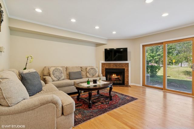 1222 WELLINGTON Court 1222, Buffalo Grove, IL 60089