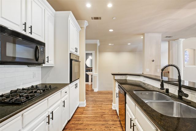 4133 Towne Green Circle, Addison, TX 75001