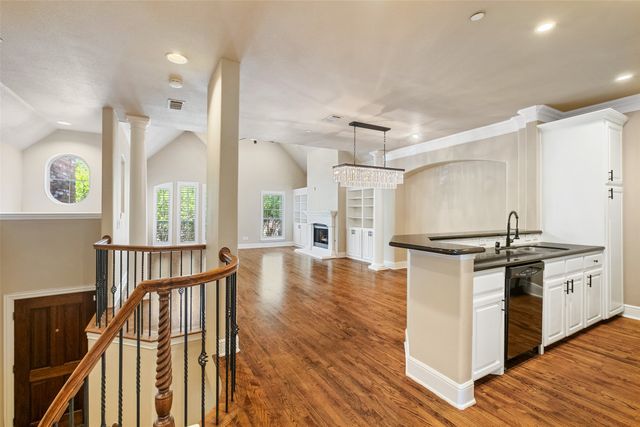 4133 Towne Green Circle, Addison, TX 75001