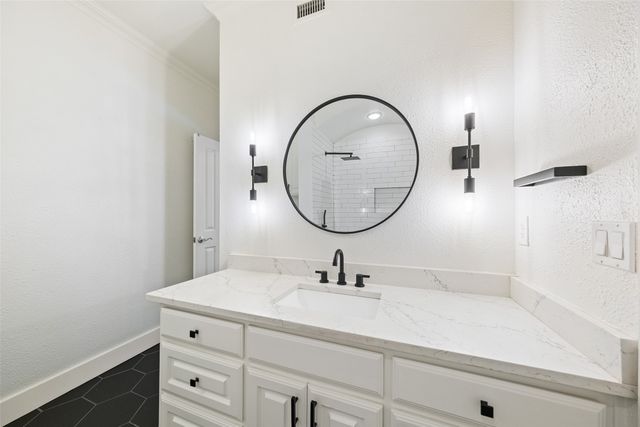 4133 Towne Green Circle, Addison, TX 75001