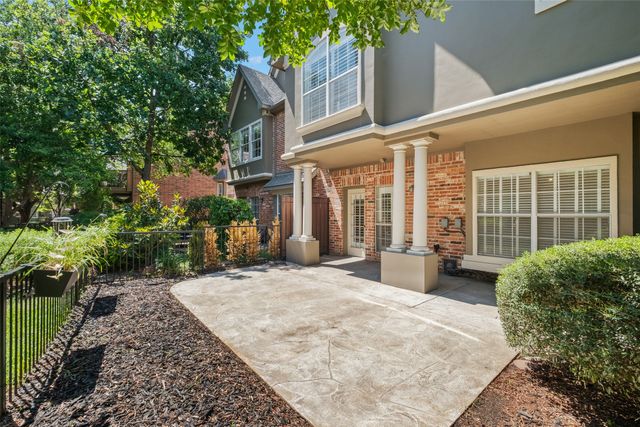 4133 Towne Green Circle, Addison, TX 75001
