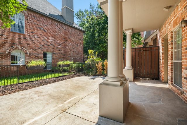 4133 Towne Green Circle, Addison, TX 75001