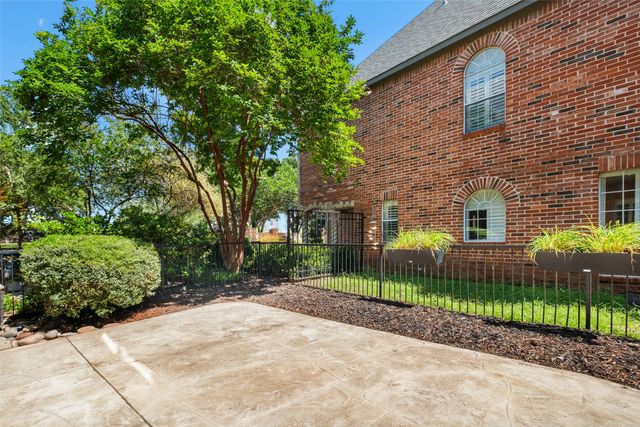 4133 Towne Green Circle, Addison, TX 75001