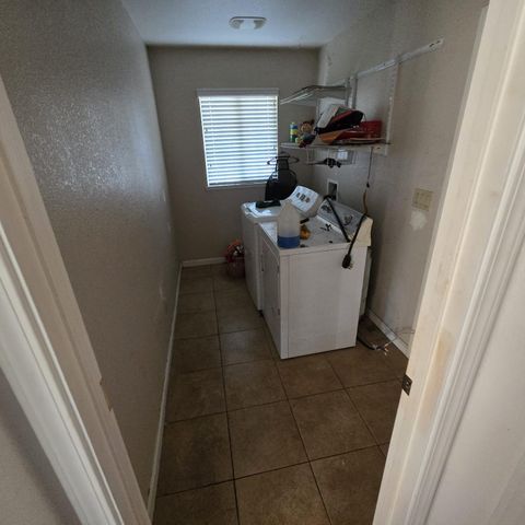 8830 Bradshaw Rd, Elk Grove, CA 95624